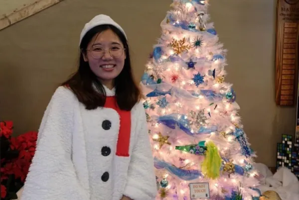 ▲▼有一名來自中國的25歲女大生在街頭遭人潑灑化學液體。(圖/翻攝自X)