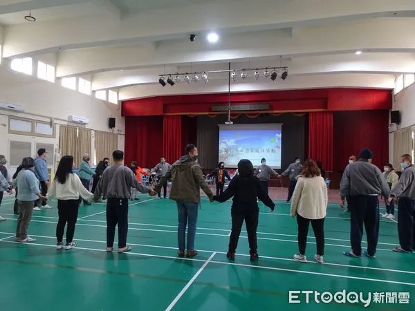 ▲▼嘉義監獄推行「正念新生活教育」。由「正念關懷協會」的老師及志工們,進行家庭日活動。(圖/矯正署提供)