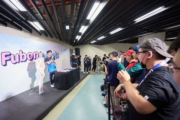 ▲富邦勇士舉辦Fubon Angels人形立牌拍賣會,首日就標得近10萬。(圖/富邦勇士提供)