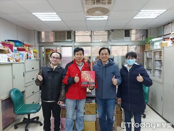 ▲基隆市府訪計程車業者 謝國樑允諾年後召開溝通會議。(圖/記者郭世賢翻攝)