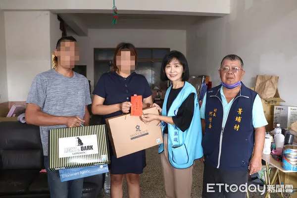 ▲▼ 民雄火災悲劇弱勢義務人2幼子燒死嘉義分署停止執並並捐助學金關懷救助 。(圖/法務部行政執行署嘉義分署提供)