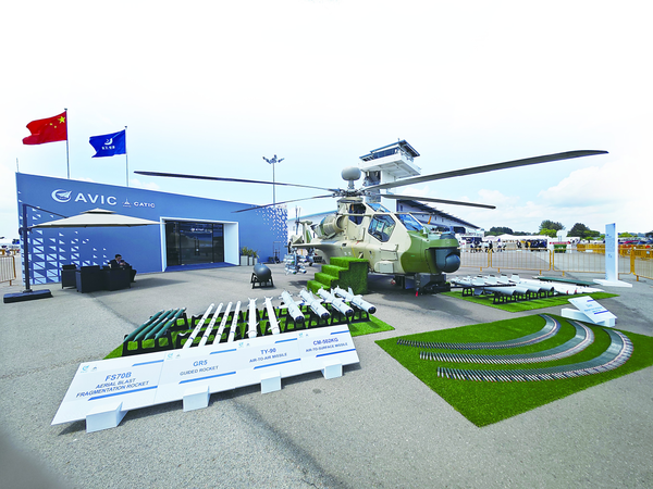 ▲▼中國航空工業首次攜帶最新的直-10ME武裝直升機實機在新加坡航展公開亮相。（圖／翻攝自環球時報）