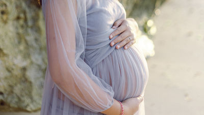 怕未來要當扶弟魔！22歲女大生求助「媽媽懷孕打算生下二胎」：年齡差太多了