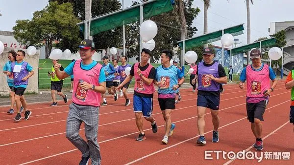 ▲雲林土庫商工今日舉辦了一場「為教育而跑」的活動,為即將面臨統測的高三學生祈福。(圖/記者蔡佩旻翻攝)