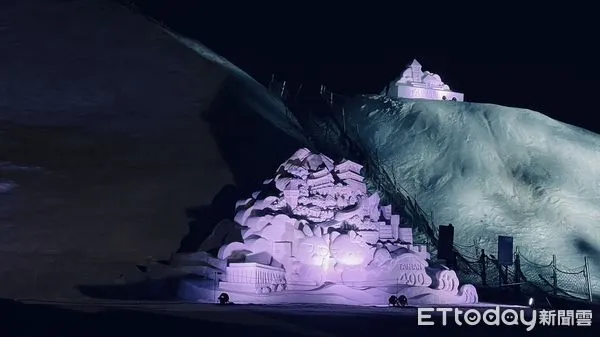 ▲雲嘉南濱海國家風景區管理處,加碼於3月8日至10日展覽最後3天舉辦鹽山夜間光雕秀,將純白鹽山投影出不同樣貌,讓遊客飽覽雙雕繽紛饗宴。(圖/記者林東良翻攝,下同)