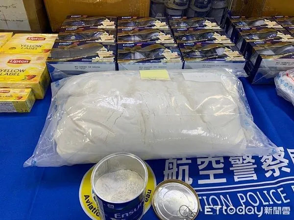 ▲以王姓男子為首走私販毒集團,將海洛因毒品藏匿在成人奶粉罐中。(圖/航空警察局提供)