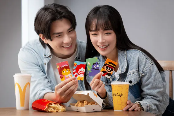 ▲▼麥當勞推出40週年甜心卡、焦糖冰奶茶重磅回歸。(圖/麥當勞提供)