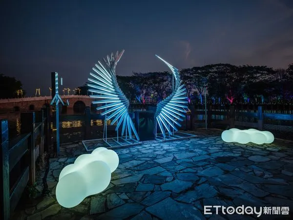 ▲台南市文化局首度舉辦「2024新營波光節」,活動甫落幕即傳來捷報,榮獲國際繆思設計大獎概念設計類-公共空間金獎肯定,在國際設計圈嶄露頭角。(圖/記者林東良翻攝,下同)