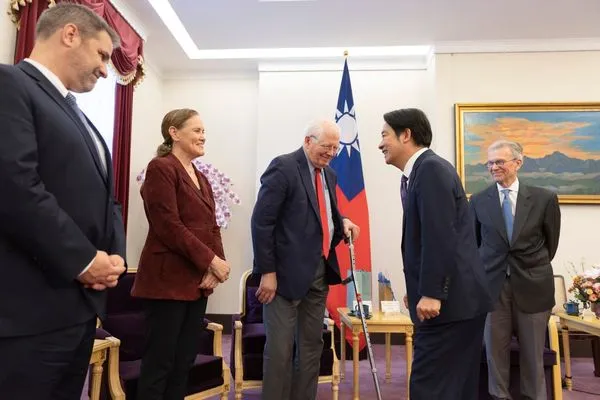 ▲▼副總統賴清德12日接見「美國進步中心」(CAP)學者專家訪問團,其中包括美國前國防部政策次長傅洛伊(Michèle A. Flournoy)。(圖/總統府提供)