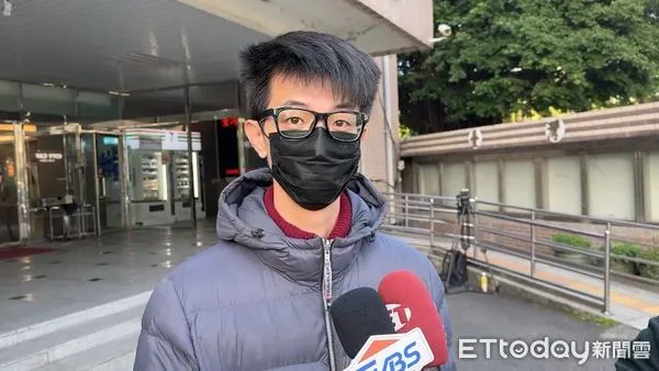 ▲▼金耀公司負責人劉智輾因外包商李建邦安裝冷氣不慎砸死政大女學生,雙雙被起訴涉犯過失致死罪嫌,劉男12日與死者家屬調解,受訪聲稱「所託非人」。(圖/記者黃哲民攝)