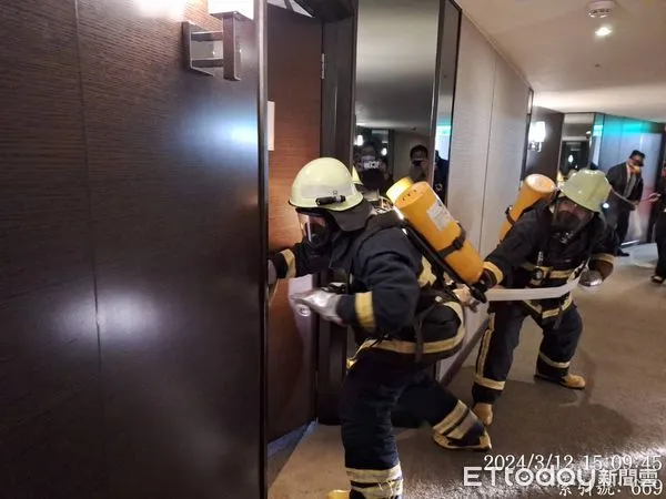▲台南市東區國際旅宿品牌香格里拉酒店,聯手台南市消防局第七大隊東門消防隊,舉辦火災應變演練。(圖/記者林東良翻攝,下同)