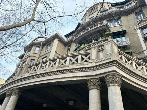 ▲上海黑石公寓走過百年,曾是當時全國最豪奢的公寓。(圖/翻攝澎湃新聞)