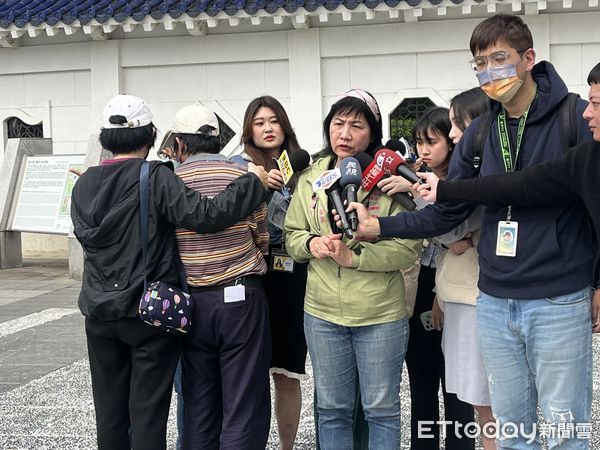 ▲▼割頸案追思音樂會上,國三生父悲嘆「法律保護犯罪者」!支持家長負刑責。(圖/記者許敏溶攝)