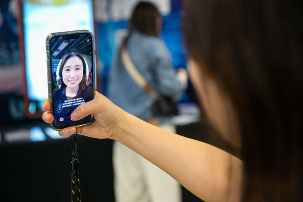 ▲台灣大創新科技服務MyMoji推出「AI手機自拍建模」功能，只要使用手機，僅需幾秒鐘，即可免費製作獨一無二的數位分身。（圖／台灣大提供）
