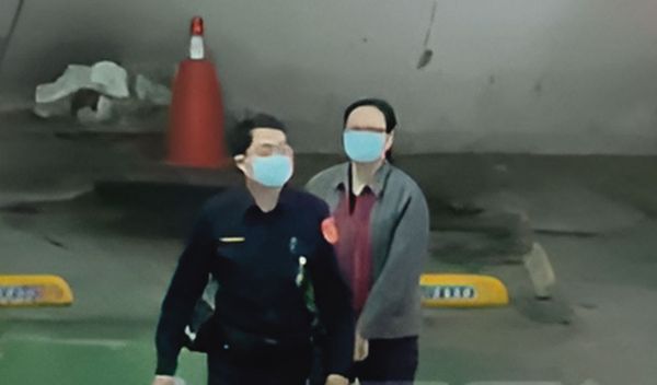 劉姓保母的妹妹(右)2月間與姊姊的兒女串證遭檢察官發現,立即被聲請羈押獲准。(ETtoday授權)