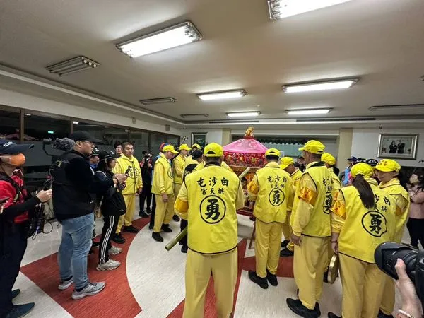 ▲白沙屯媽祖今晚駐駕在王田興農公司。(圖/烏日警方提供)