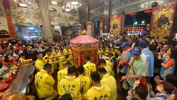 ▲白沙屯媽祖連續2年駐轎在協天宮。(圖/翻攝自臉書/白沙屯拱天宮)