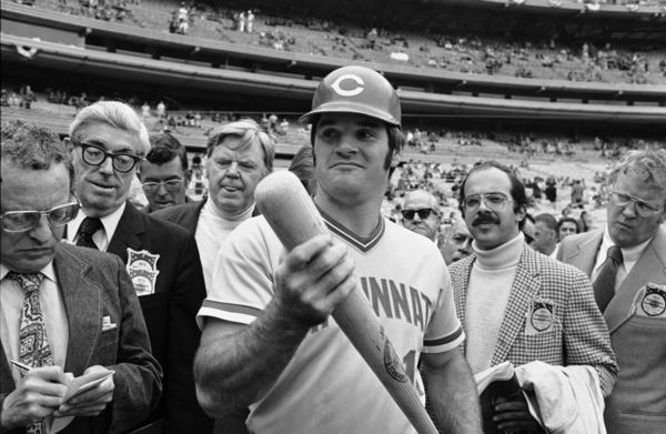 ▲▼1973年10月9日，美國職棒大聯盟（MLB）辛辛那提紅人隊（Cincinnati Reds）羅斯（Pete Rose）在紐約謝亞球場 （Shea Stadium）接受媒體採訪。（圖／達志影像／美聯社）