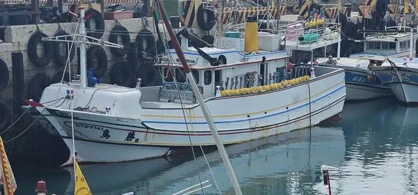 ▲▼檢警查獲市價逾10億元的K他命包裹被漁船鳥意勝88號丟包擱淺在彰化岸邊。(圖/澎湖地檢署提供)