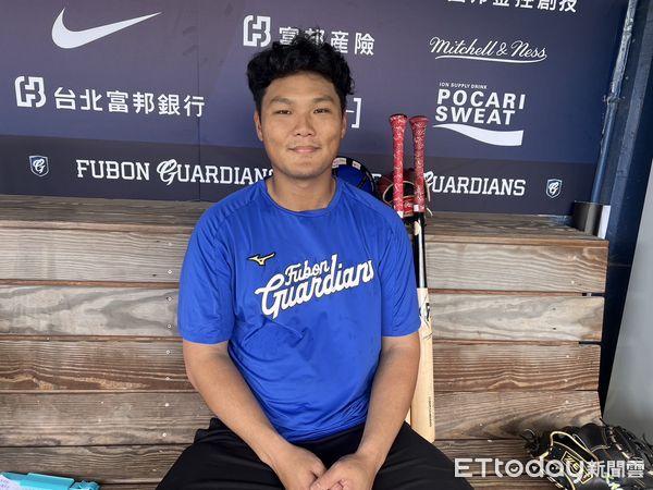 ▲富邦悍將總教練陳金鋒、隊長范國宸、黃保羅、洋投戈威士。(圖/記者簡名杉攝)