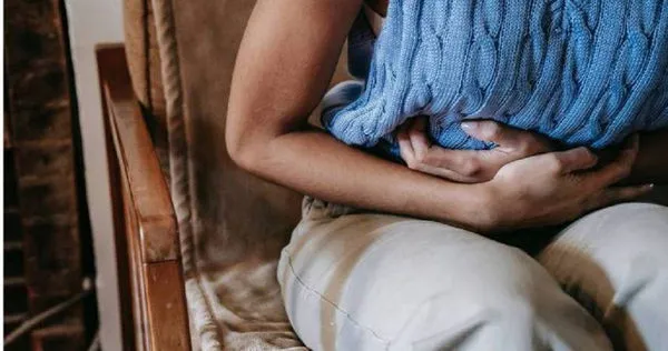 1名20歲女性長期飽受便秘之苦,常常1週至10天都無法解便。(圖/報系資料照)