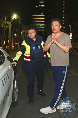 3月22日，上週五汪小菲喝多先後鬧慘大S家跟警察局，最後卻突然走人，現已飛回北京。