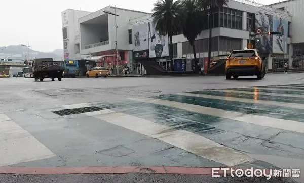 ▲▼ 基隆少年遭同學持西瓜刀猛砍,送醫救治 。(圖/記者郭世賢翻攝)