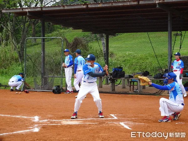 ▲▼不老棒球。(圖/記者張乃文攝)