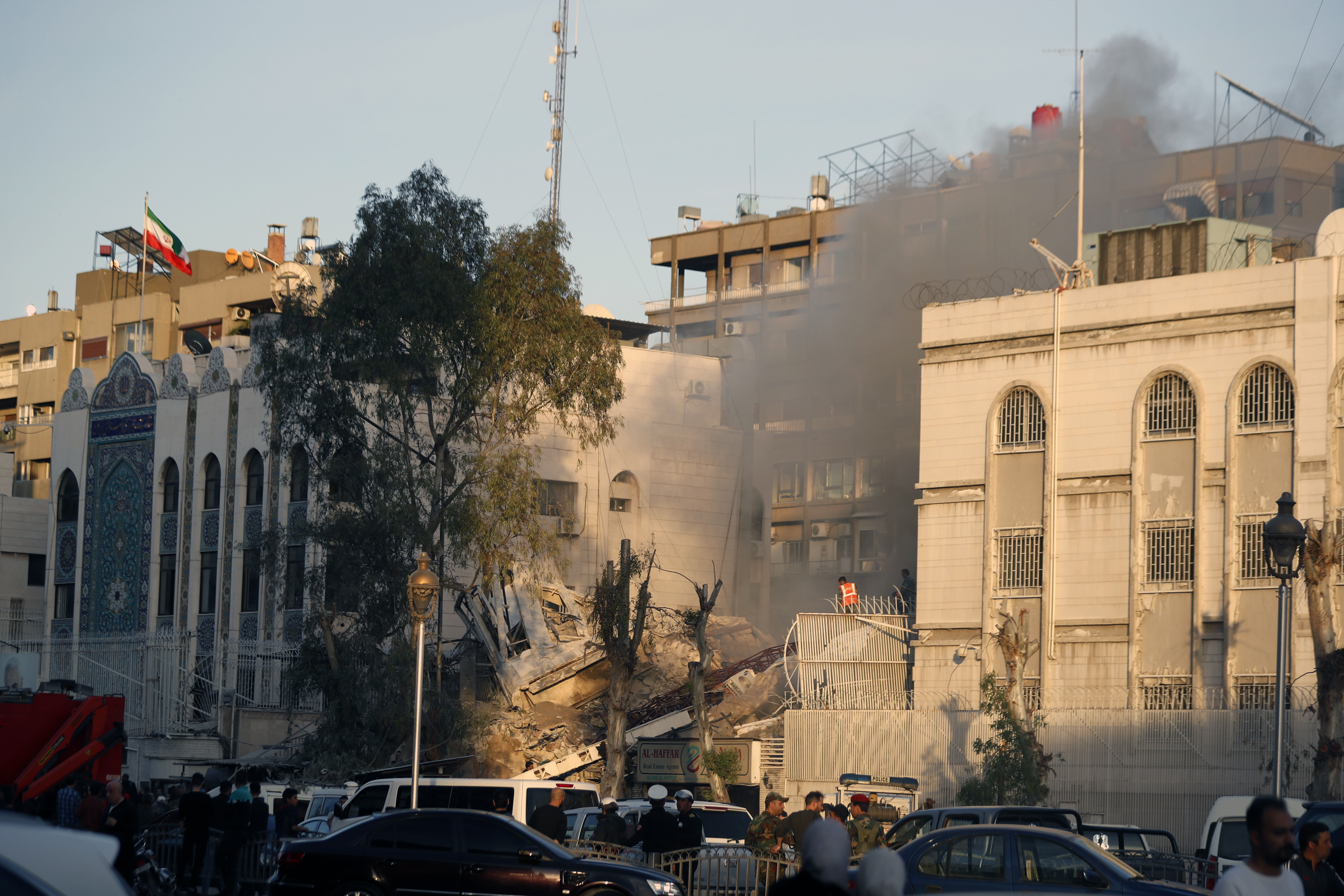 ▲▼ 伊朗駐敘利亞大馬士革大使館1日遭到空襲，指控以色列犯案。（圖／達志影像／美聯社）