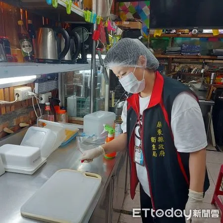 ▲屏東縣政府衛生局人員到場檢查 。(圖/衛生局提供)