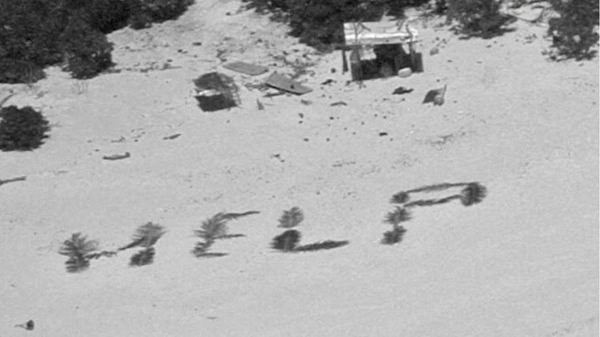 ▲▼3名男子流落荒島後，將棕櫚葉擺成HELP字樣獲救。（圖／翻攝自X）