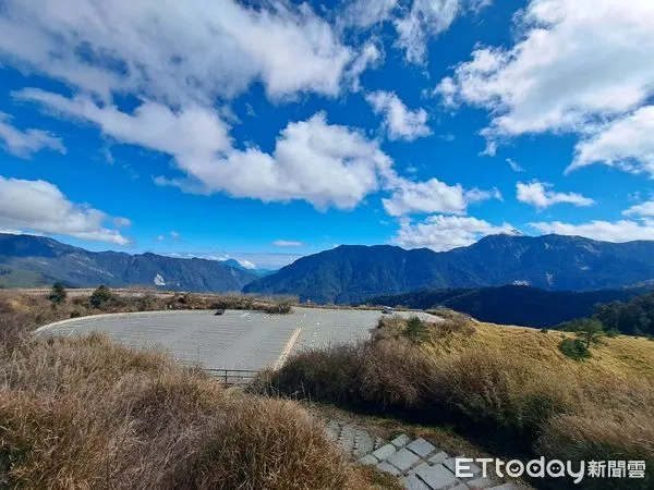 ▲合歡山花季開跑,小風口停車場委外經營施工,建議搭大眾運輸前往賞花。(圖/太管處提供)