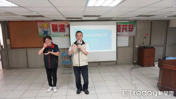 ▲「職場ㄟ大小事」系列講座,邀請長榮大學安全衛生科學學院陳秋蓉院長,以「健康職場與環境永續」為主題,與市民朋友分享。(圖/記者林東良翻攝,下同)