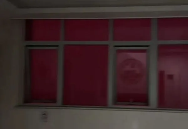 ▲民眾拍下武漢夜空中的詭異「血紅色大霧」。(圖/翻攝微博)