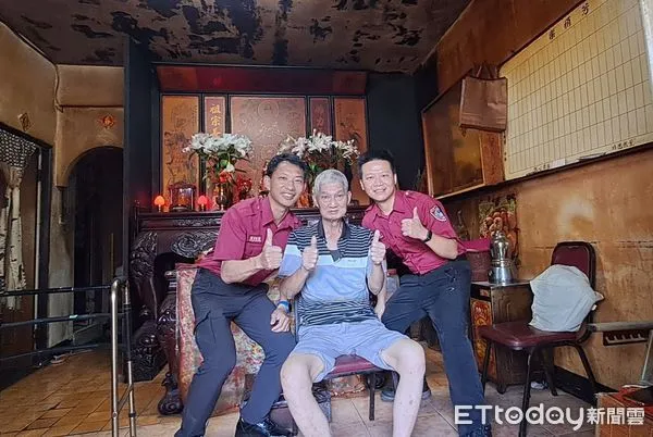 ▲高雄市2名救護員成功用骨針救回這名男子 。(圖/高市消防局提供)