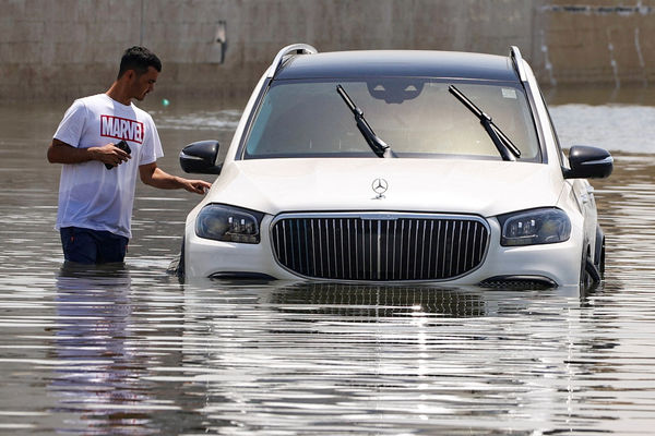 ▲▼阿聯出現75年來最高單日降雨量，杜拜遭遇洪水，主要幹道19日仍有部分封閉無法通行。（圖／路透）