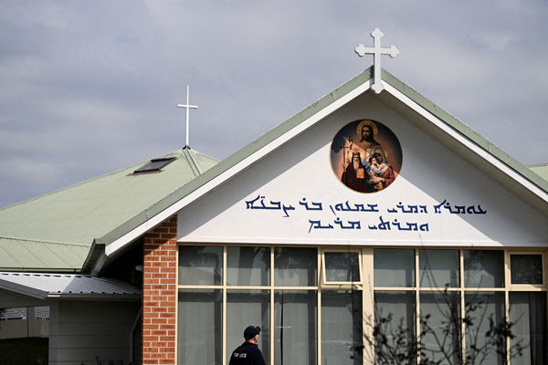 ▲▼澳洲雪梨一間東方亞述教會（Assyrian Church of the East）教堂前發生持刀攻擊事件。（圖／路透）