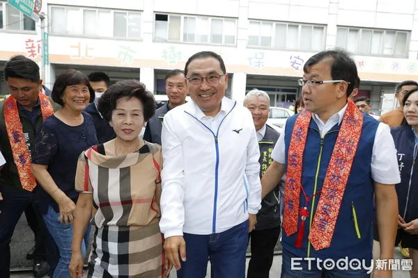 ▲▼新北市長侯友宜23日一早前往樹林,參加濟安宮保生大帝聖誕千秋起駕繞境儀式。面對監察院拿35年前舊案對他重啟調查,侯友宜淡淡表示尊重監察院職權不願多談。(圖/記者湯興漢攝)