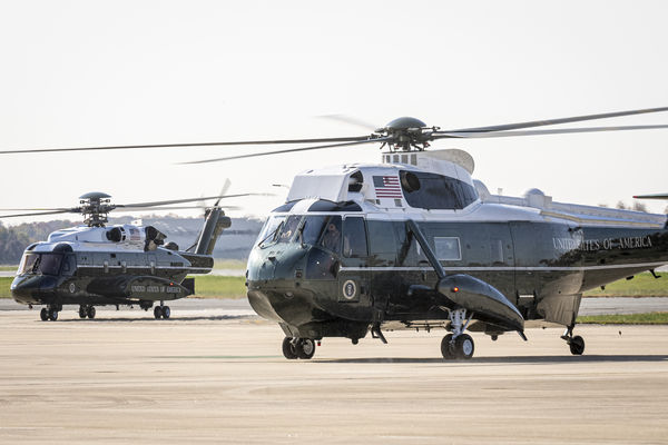 ▲▼VH-92「愛國者」直升機（右），VH-3D海王直升機（左）。（圖／達志影像／美聯社）