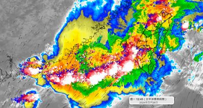 強烈雷雨胞移入！專家示警南部　「解渴和致災一線之隔」