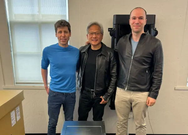 ▲▼ Nvidia執行長黃仁勳親自交付全球第一台DGX H200的人工智慧(AI)伺服器給OpenAI。(圖/翻攝自X/@gdb)