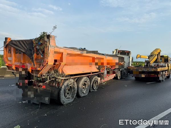 ▲▼ 國1聯結車自撞護欄 。(圖/地方中心翻攝)