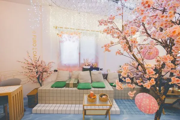 ▲▼礁溪網美咖啡廳就是「咖啡浴FURO CAFE」。(圖/部落客黑皮的旅遊筆記授權提供,勿擅自翻攝)