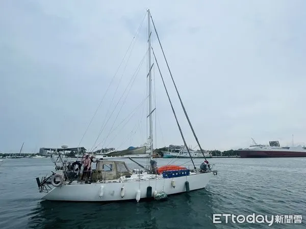 ▲Valeriy一家啟航離開前,對於台南人熱心協助表達深深感謝,並承載台南各界愛心航向新生活。(圖/記者林東良翻攝,下同)