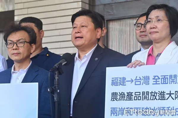 ▲▼國民黨團總召傅崐萁等17位立法委員召開「兩岸破冰和平之旅,振興台灣百工百業」成果豐碩記者會。(圖/記者李毓康攝)