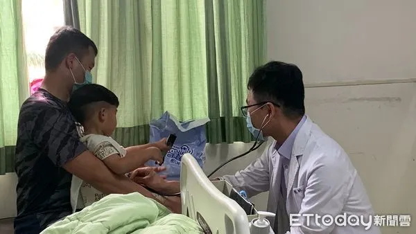 ▲2歲童染腸病毒心跳飆到130送醫,小兒科醫師警告家長:高峰期提早半月到。(圖/記者游瓊華攝)