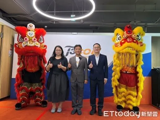 ▲左起韻驊共享辦公室林玉文董事長、台驊控股顏益財董事長、台驊控股侯倬倫總經理。(圖/台驊提供)