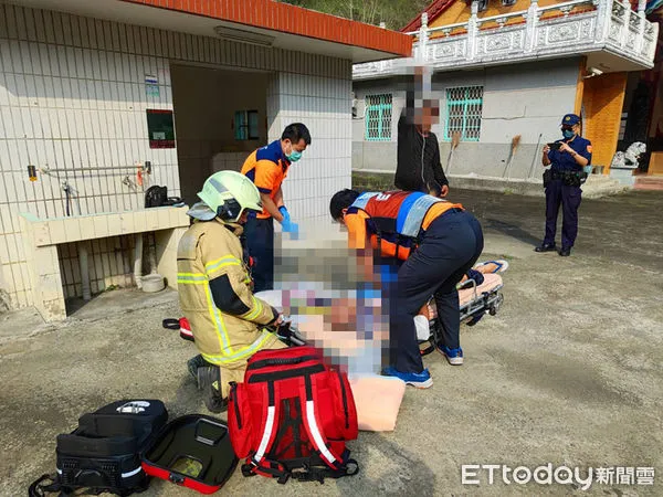 ▲台南市林安里南99線一處宮廟旁之廁所,1名年約61歲男子已OHCA失去生命跡象,救護人員馬上施以CPR等急救措施,緊急送柳營奇美醫院搶救。(圖/民眾提供,下同)