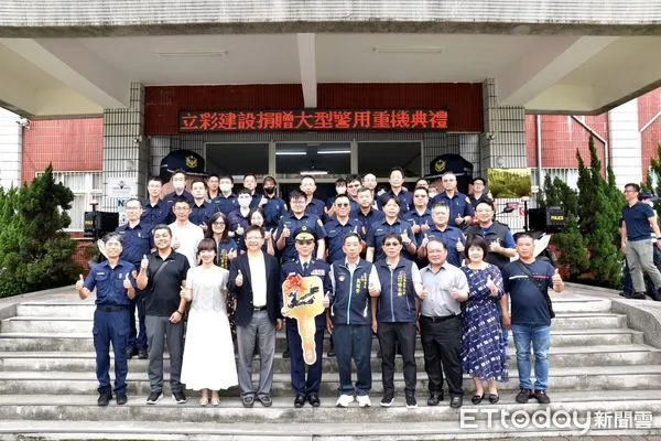 ▲▼立彩建設捐贈霧峰警分局40萬元重機車,讓員警能快速抵達現場處理車禍。(圖/霧峰警方提供,下同)
