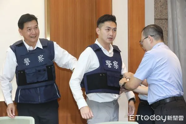 ▲▼立委王鴻薇舉行 黑名單廠商竟頻頻得標 揭警用防彈衣採購弊案 記者會。(圖/記者屠惠剛攝)